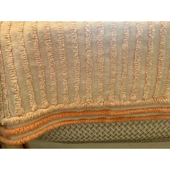 Vintage Peach & White Chenille Bedspread With Floral Design Twin/Full Size Sof - Picture 16 of 16